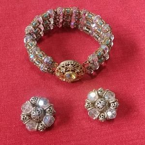 Beautiful vintage bracelet and clip on earrings